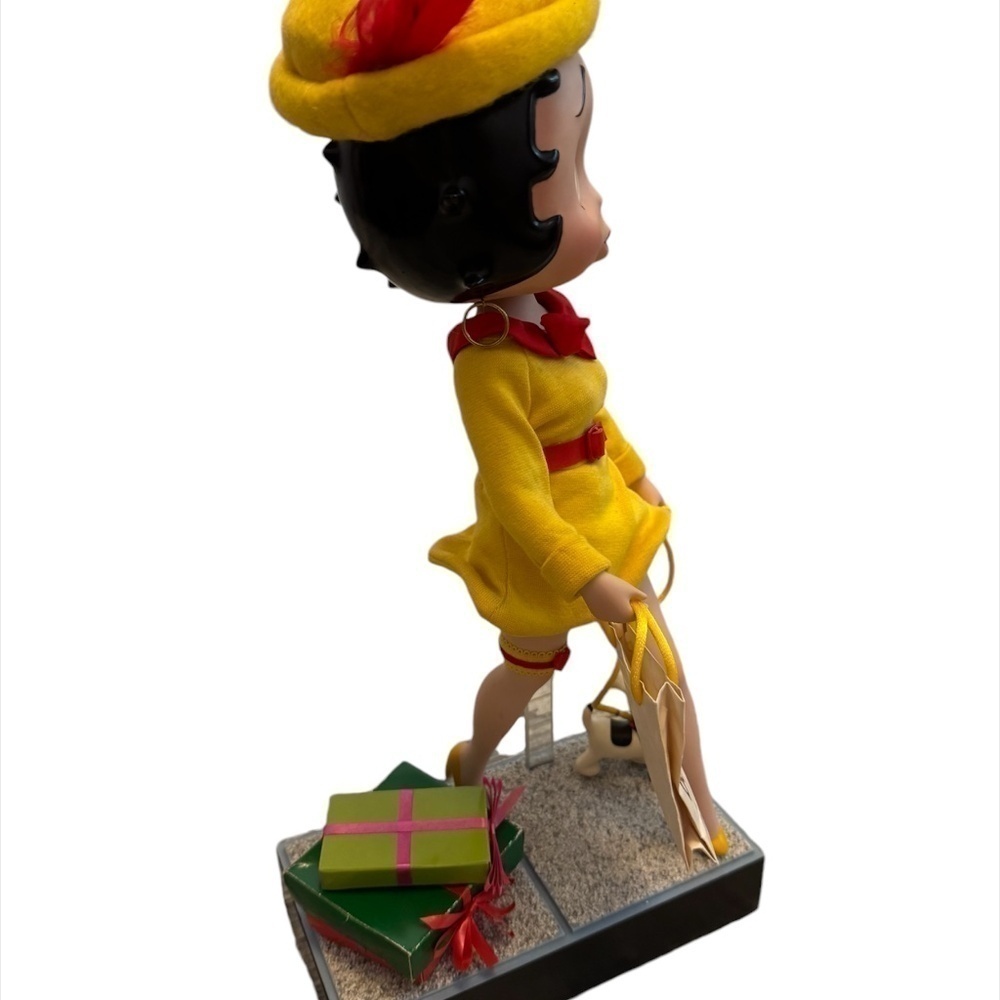 Betty Boop 1995 Porcelain Figurine Shopping Spree - Picture 6 of 9